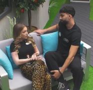 Primele gelozii între Veronica și Ahmed. Ce a scos-o din minți pe concurentă: ,,Nu poate bărbatul meu să vorbească cu alte femei’’